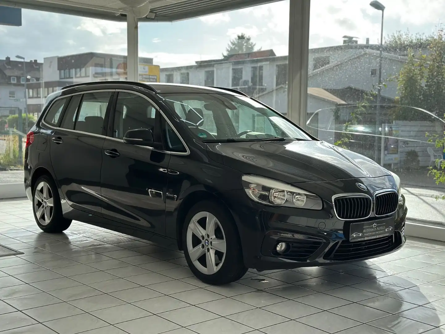 BMW 220 *7 Sitzer*Navi*PDC*Automatik Schwarz - 1