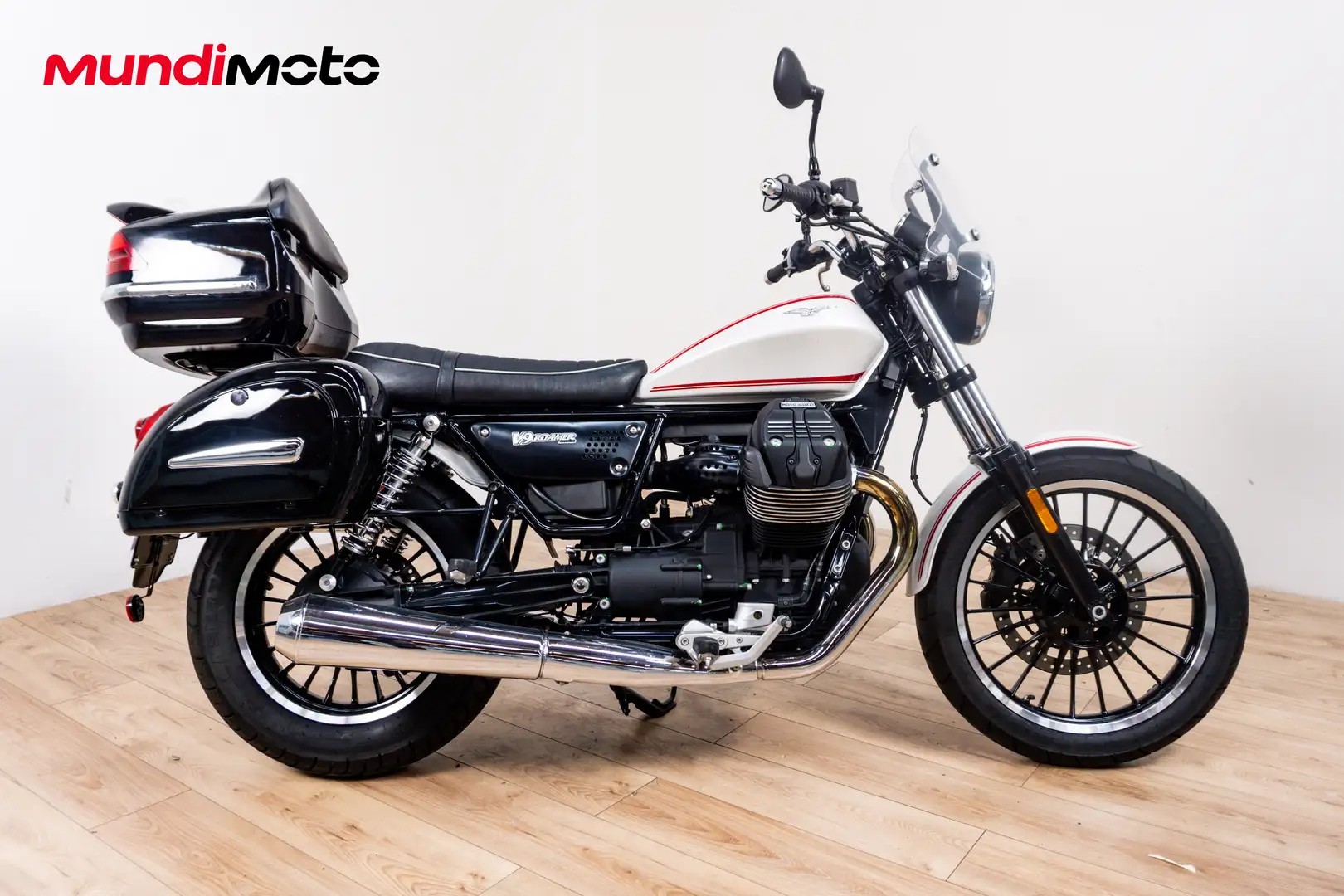 Moto Guzzi V 9 - 1