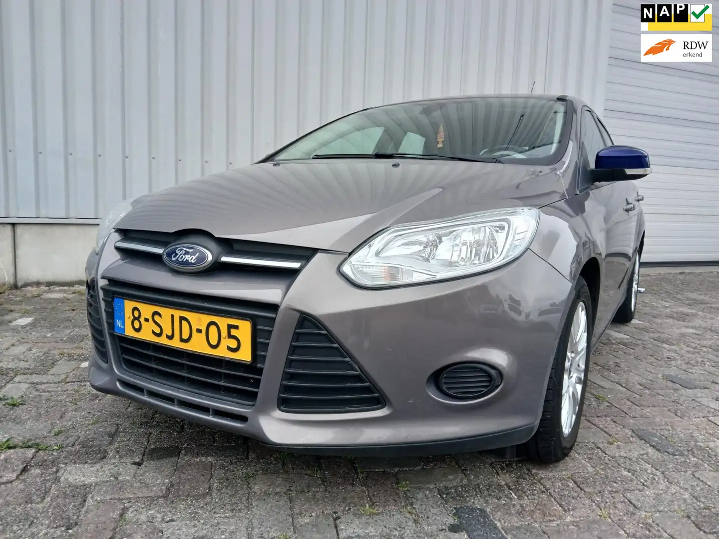 Ford Focus 1.0 EcoBoost Trend SCHADEAUTO!! Brown - 1