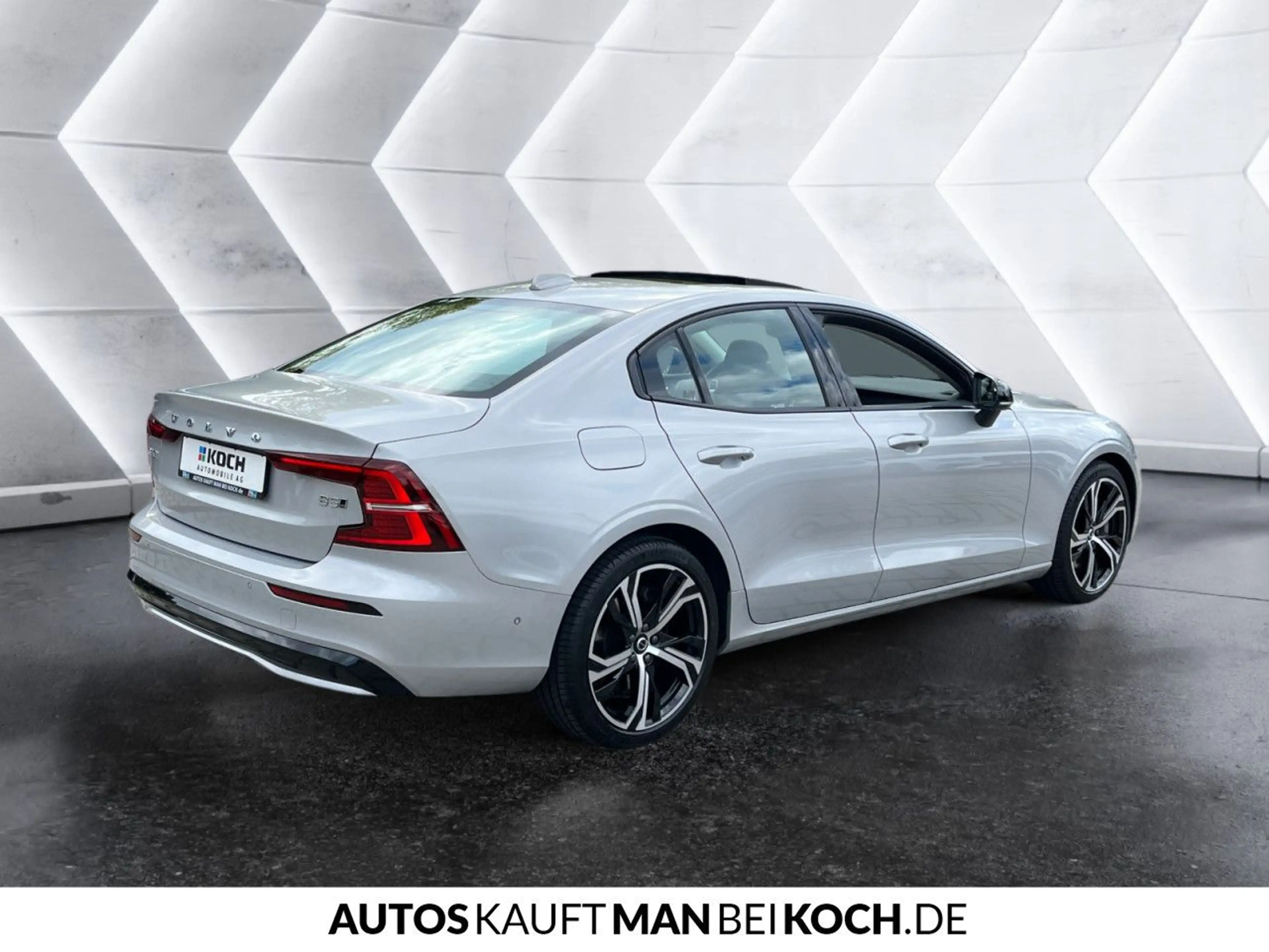 Volvo S60 B5 B AWD Ultimate Dark ACC BLIS B/W 360° LED — photo 4