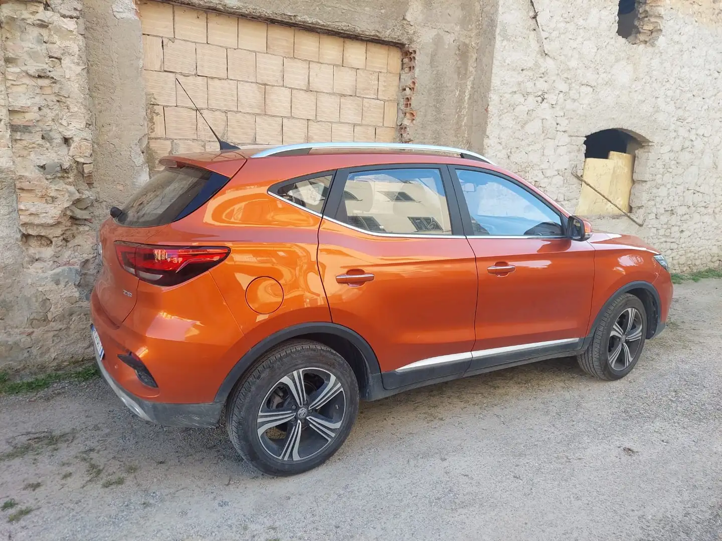 MG ZS 1.5 Comfort Orange - 2