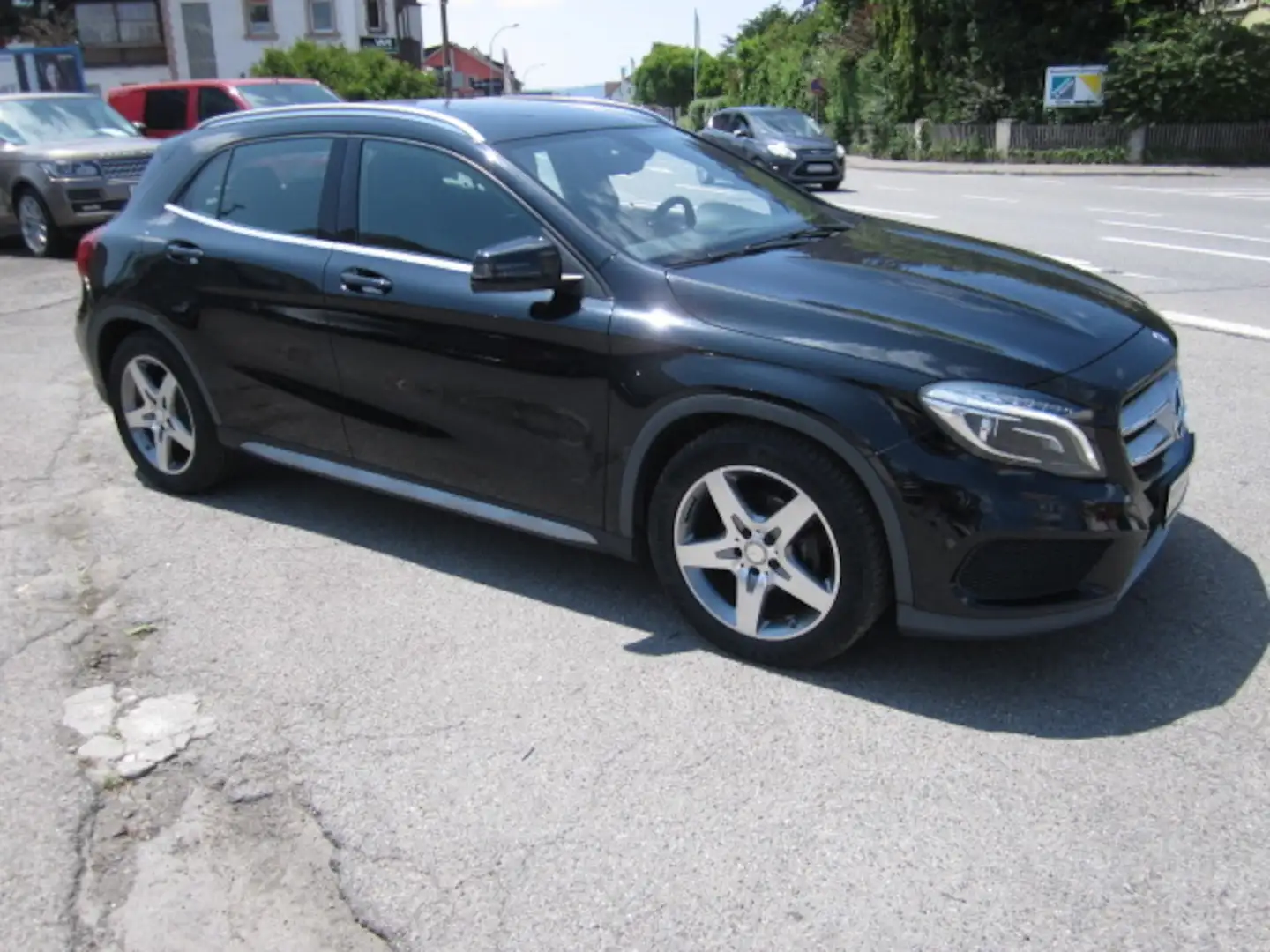 Mercedes-Benz GLA 200 AMG Line ~ Automatik ~ Leder ~ Navi Schwarz - 2