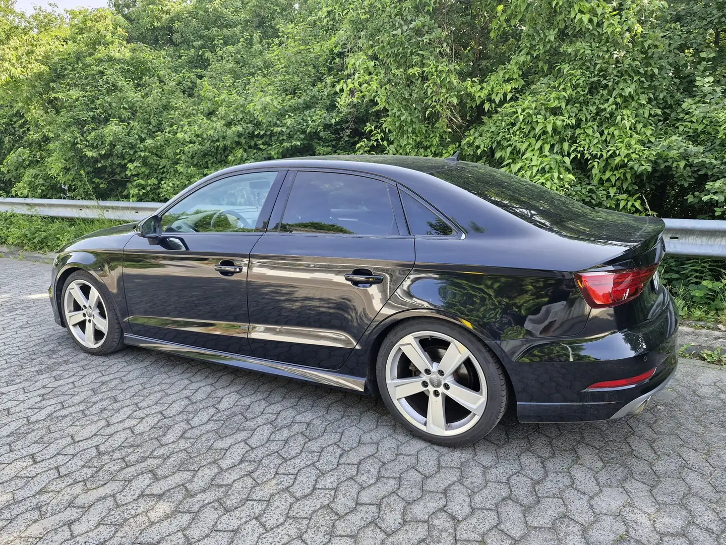Audi A3 Limousine S Line Sport Schwarz - 1