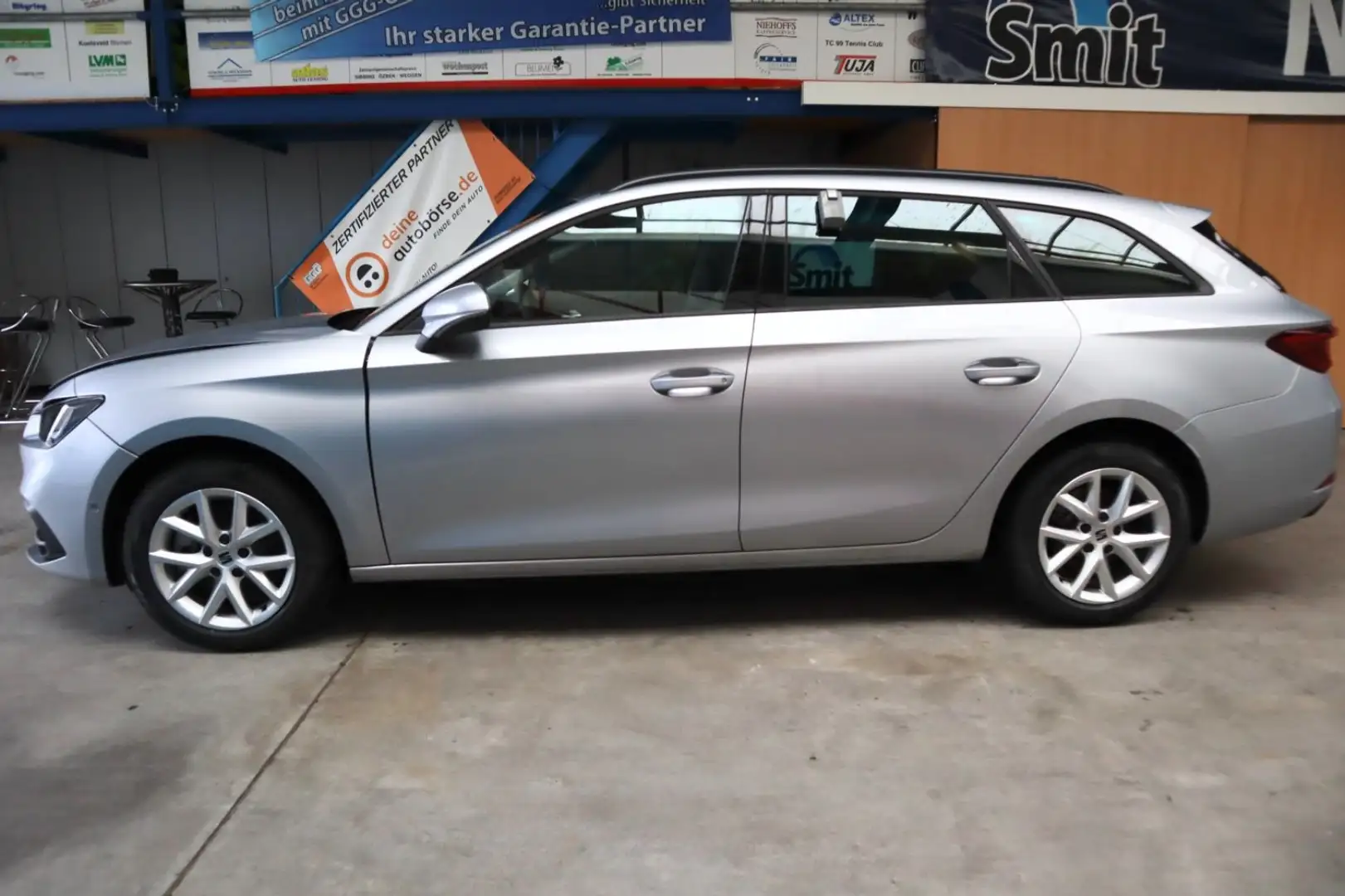 SEAT Leon Sportstourer Style 2.0TDI/ LED/ AHK/ Navi Zilver - 2