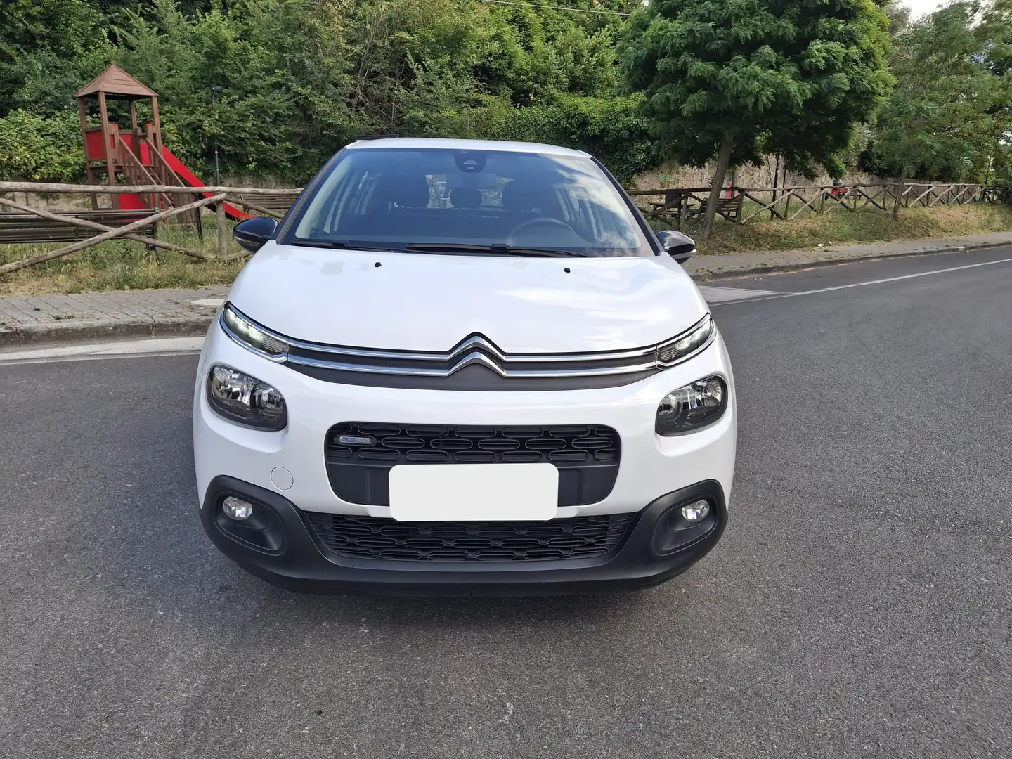 Citroen C3 C3 1.2 puretech Shine 82cv Weiß - 2