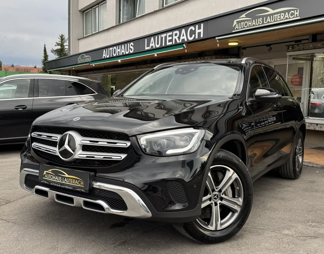 Mercedes-Benz GLC 300 GLC 300e 4Matic *PANORAMA *AHK *MULTIBEAM *LEDER Schwarz - 1