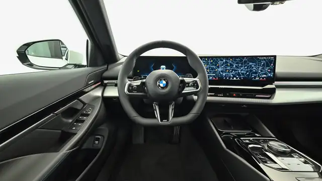 BMW 5 Series view 8