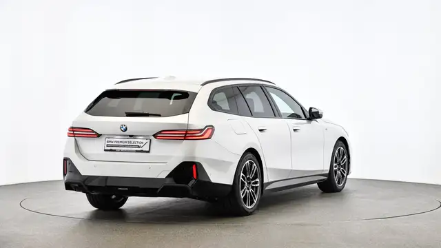 BMW 5 Series view 3