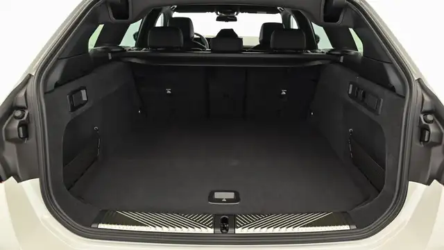 BMW 5 Series view 5