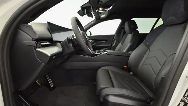 BMW 5 Series view 12