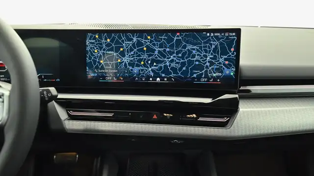 BMW 5 Series view 9