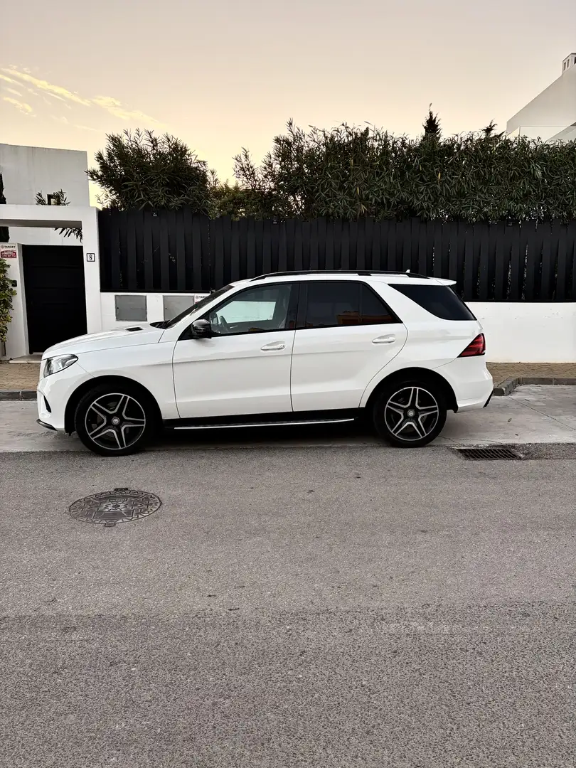 Mercedes-Benz GLE 350 d 4Matic 9G-TRONIC AMG Line - 2