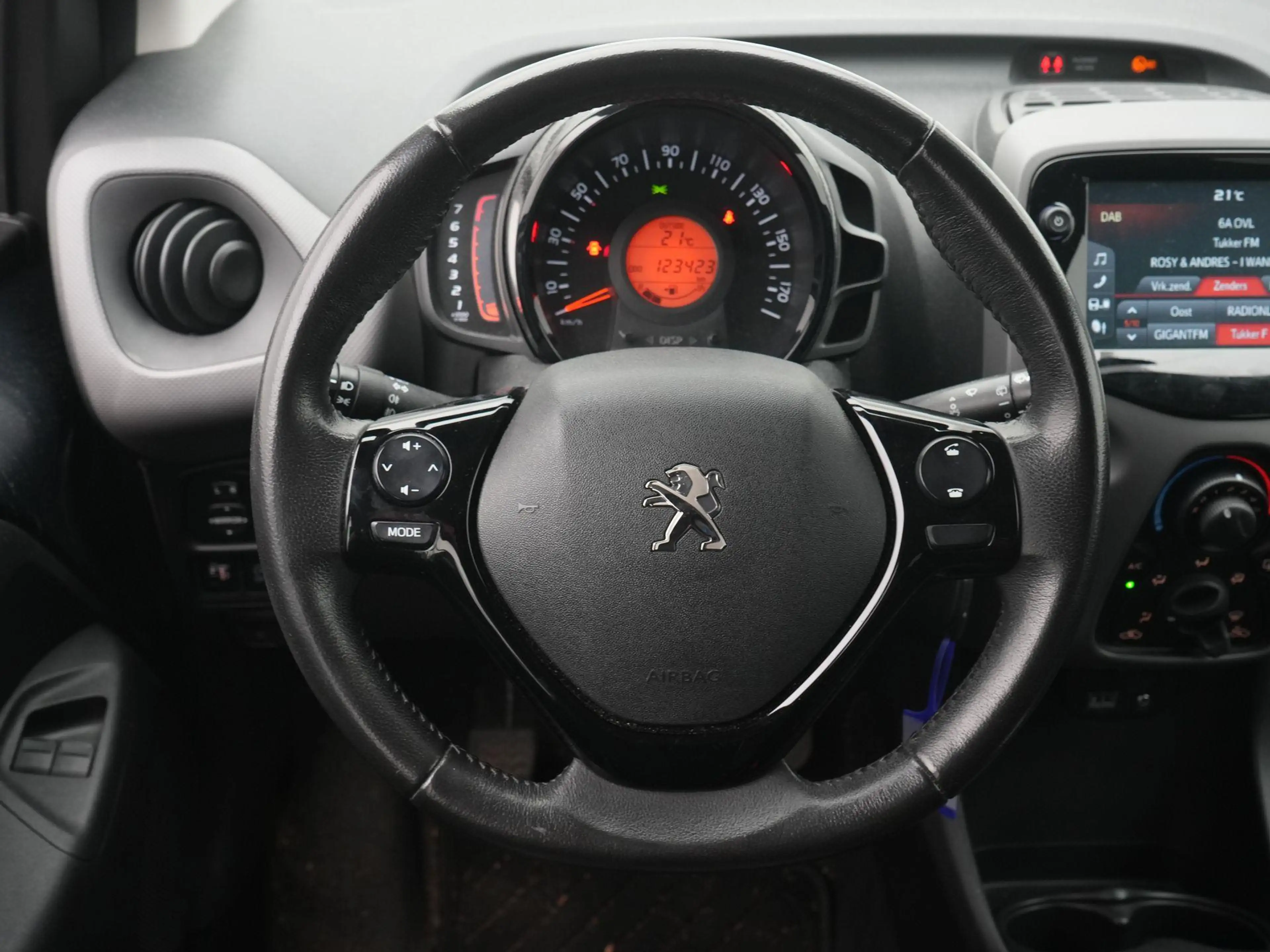 Peugeot 108 1.0 e-VTi Active — photo 8