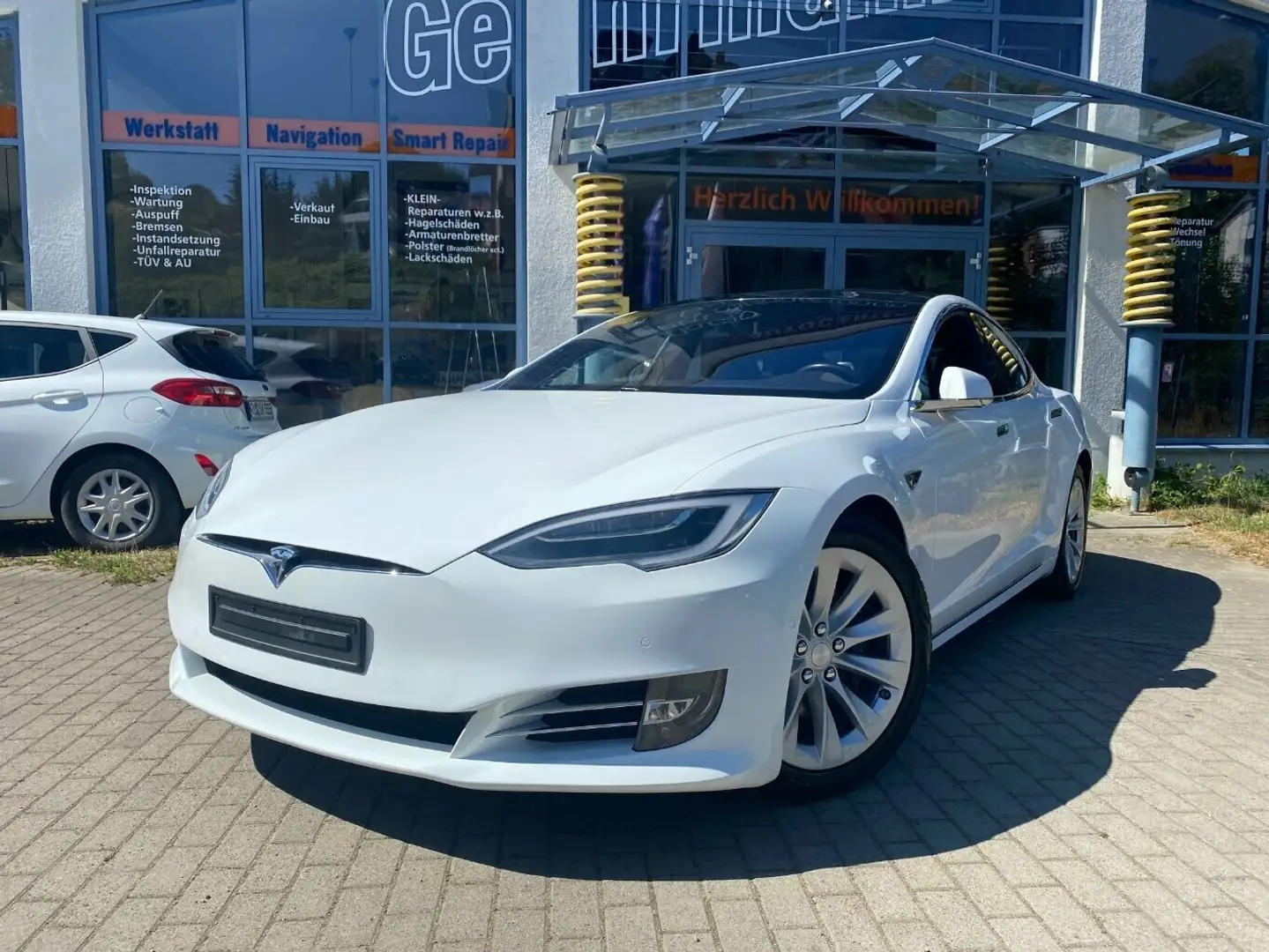 Tesla Model S 75 FreeSupercharger*CCS Adapter*Sitzh.*Autopilot*L Weiß - 1
