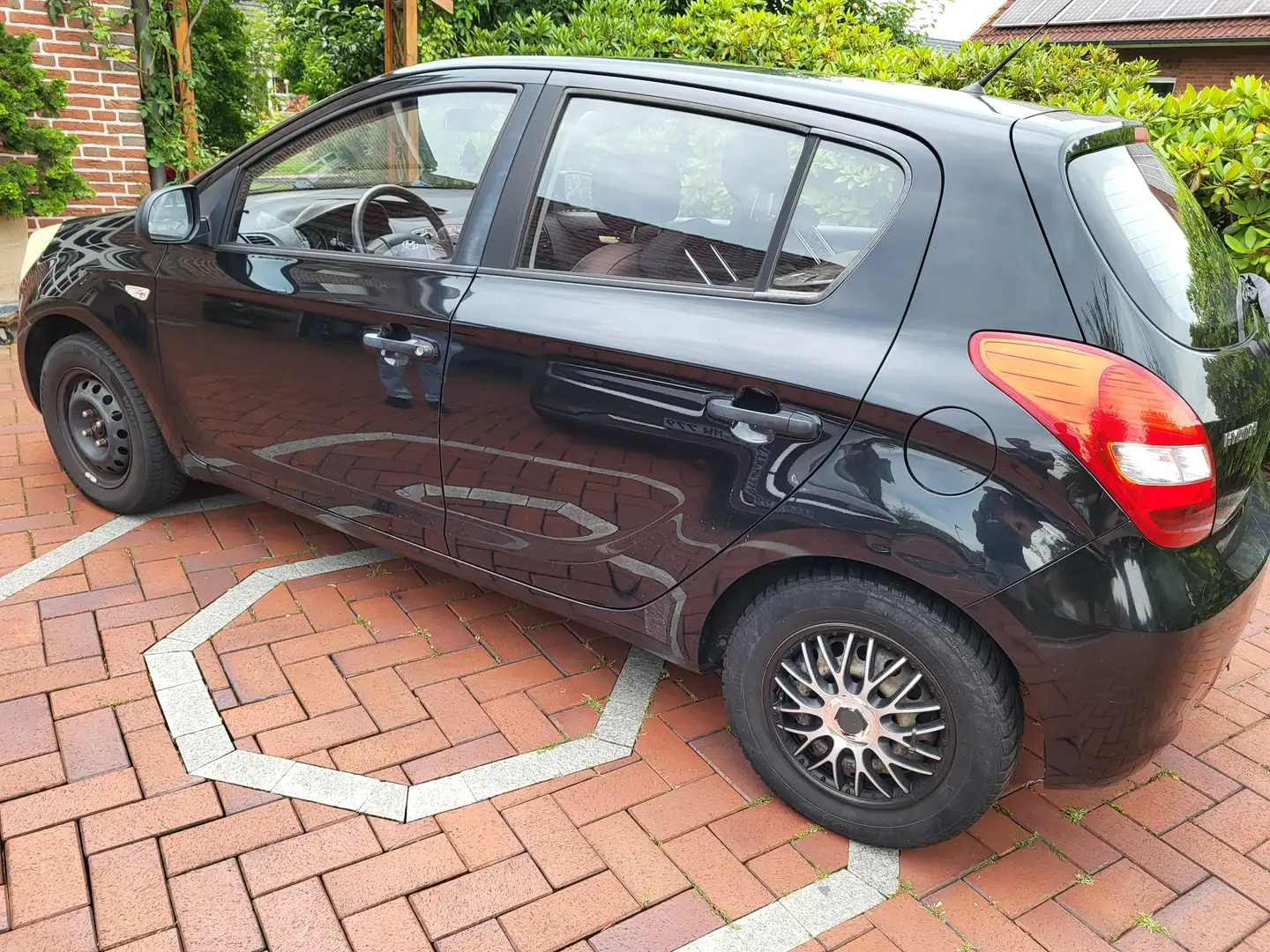 Hyundai i20 i20 1.2 Classic Schwarz - 1