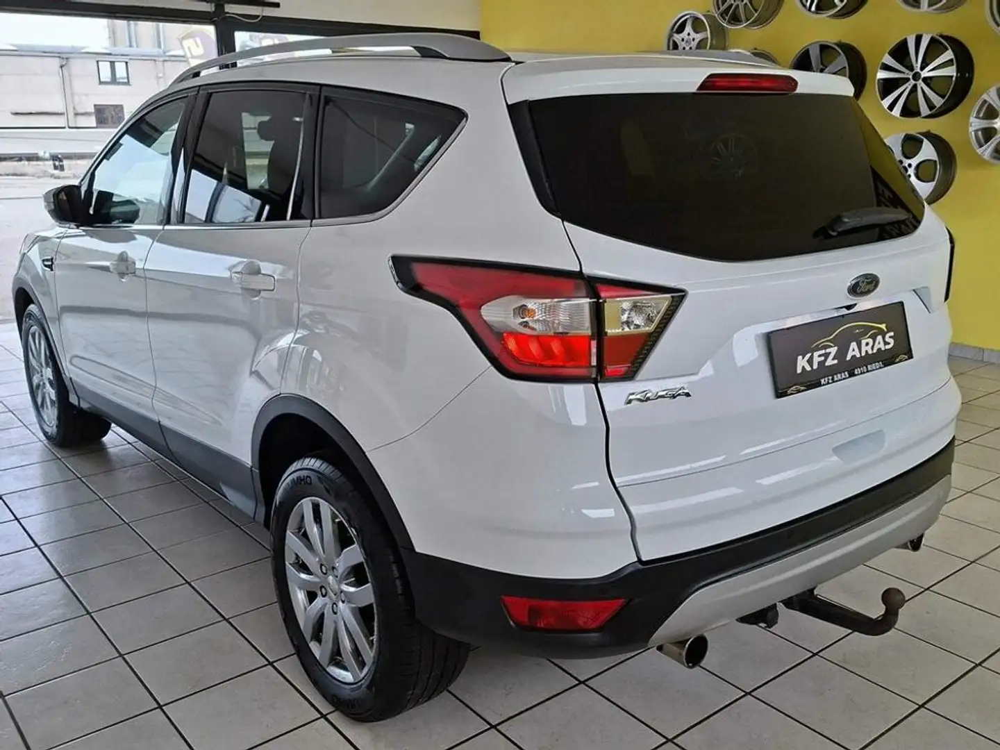 Ford Kuga Titanium PICKERL NEU, PDC, RFK, NAVI, AHK Weiß - 2