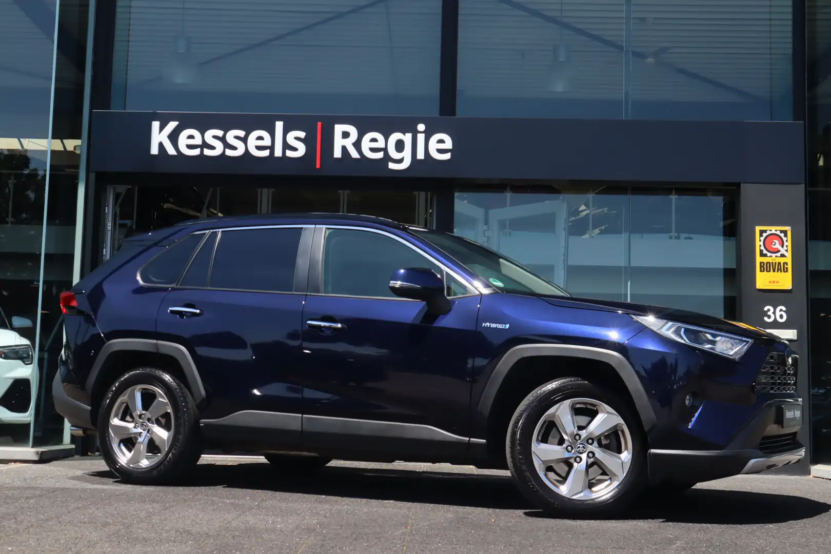 Toyota RAV 4 2.5 Hybrid AWD Executive Leer Navi Led 360 Camera Blauw - 2