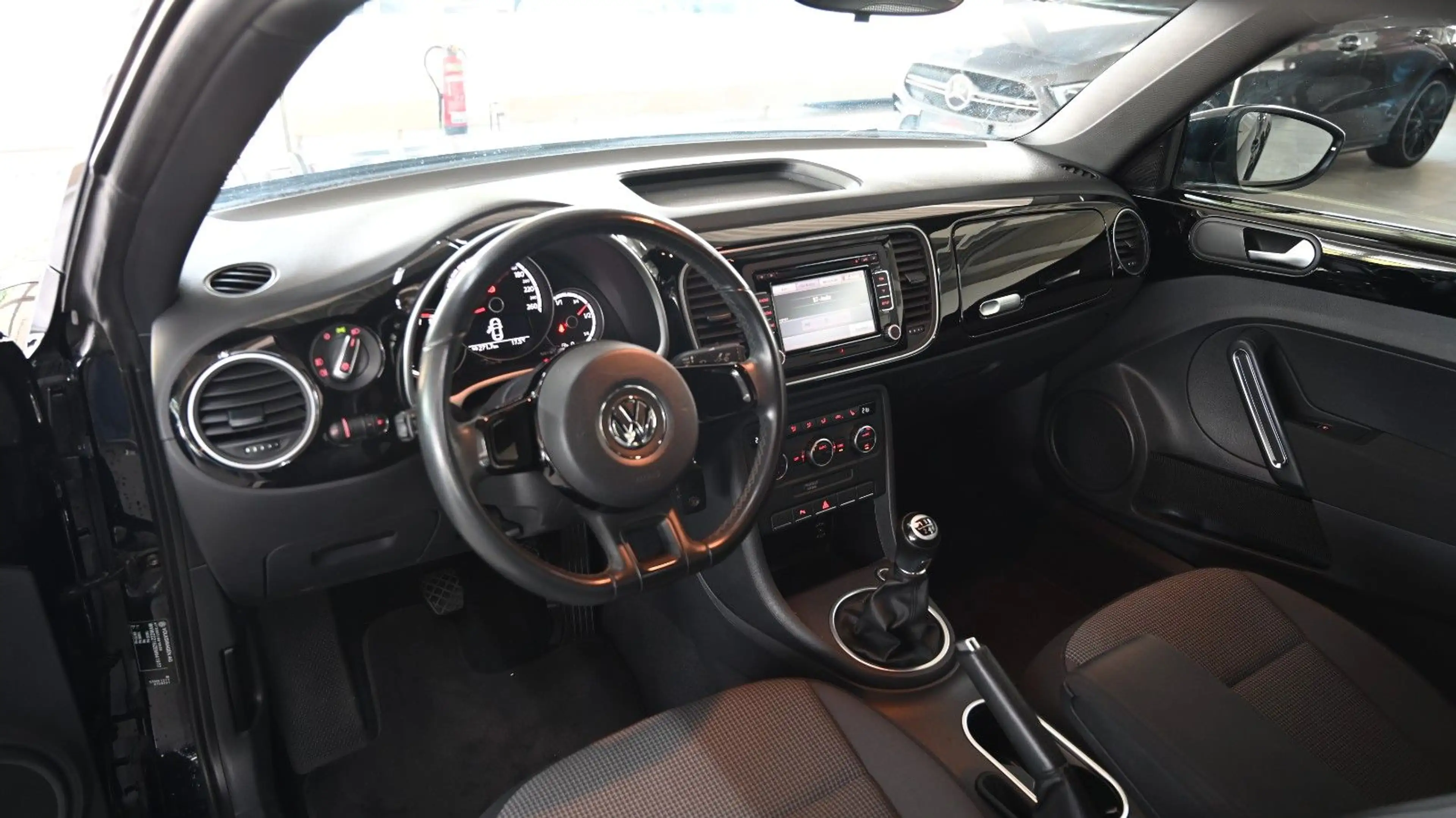 Volkswagen Beetle Lim. Design *TEMPOMAT*NAVI*PANO — photo 12