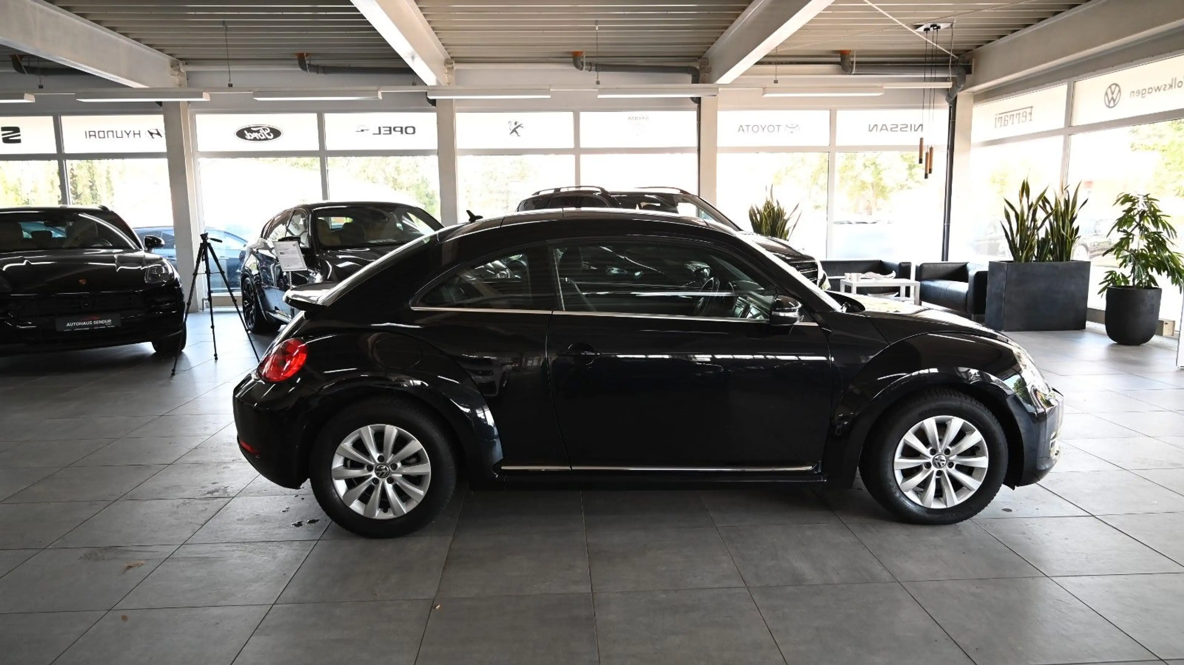 Volkswagen Beetle Lim. Design *TEMPOMAT*NAVI*PANO — photo 7