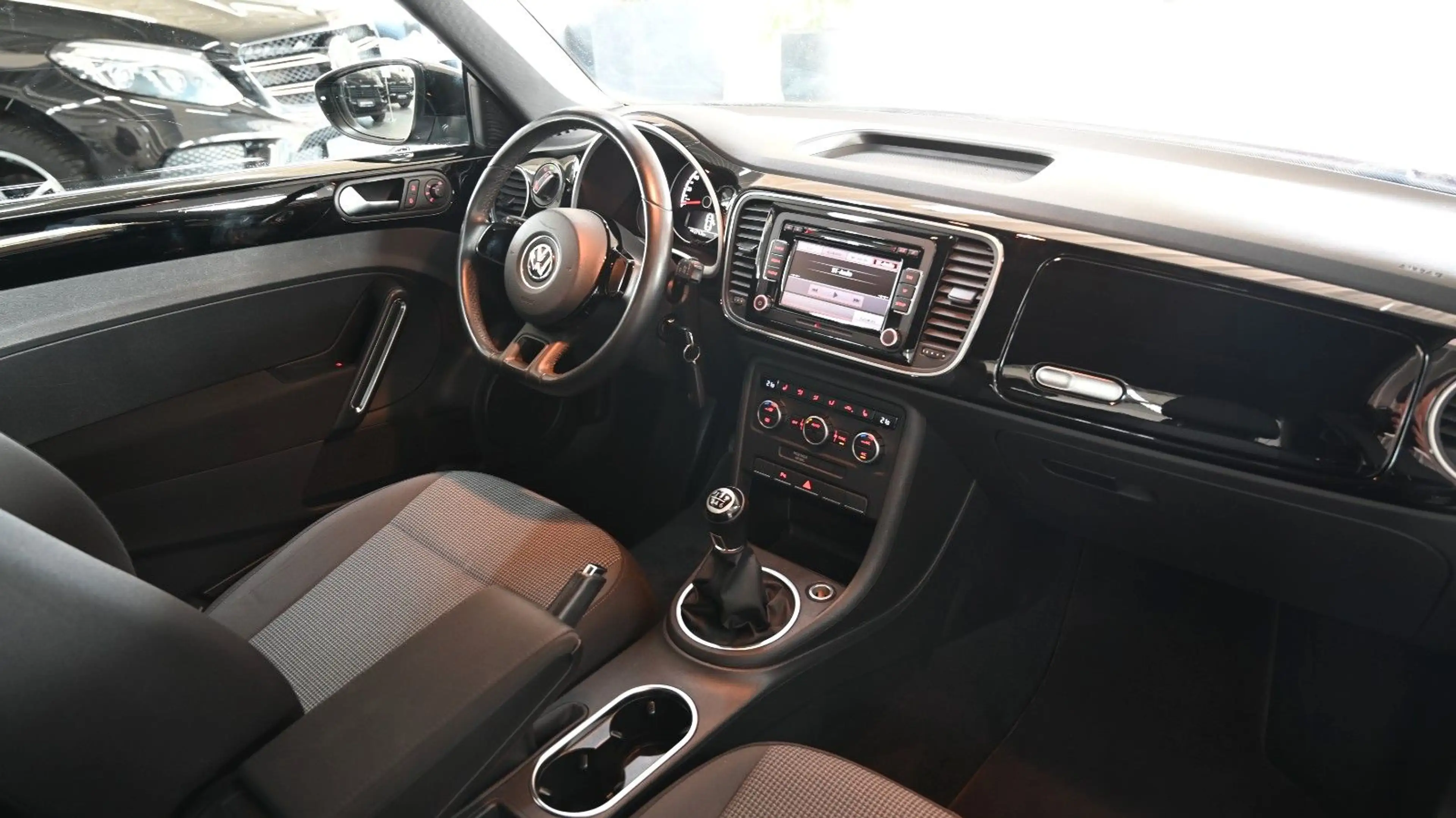 Volkswagen Beetle Lim. Design *TEMPOMAT*NAVI*PANO — photo 14
