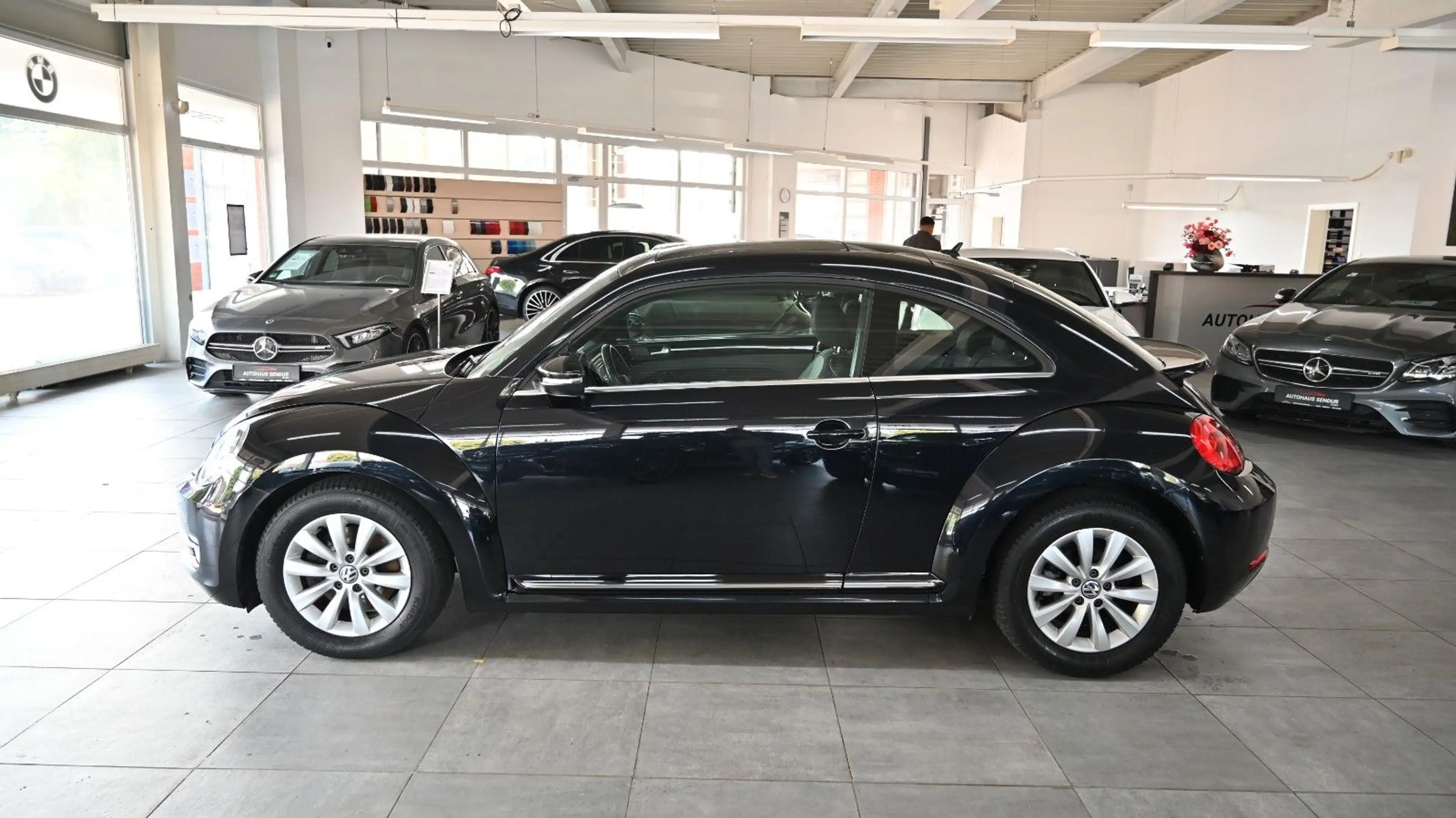 Volkswagen Beetle Lim. Design *TEMPOMAT*NAVI*PANO — photo 3
