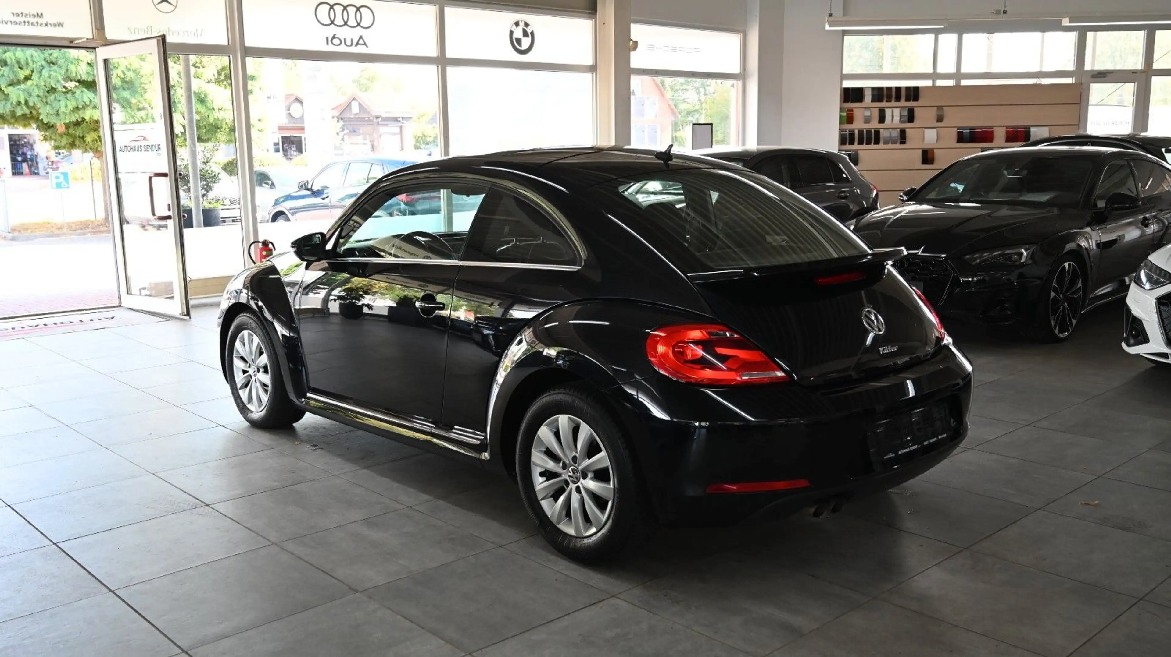 Volkswagen Beetle Lim. Design *TEMPOMAT*NAVI*PANO — photo 4