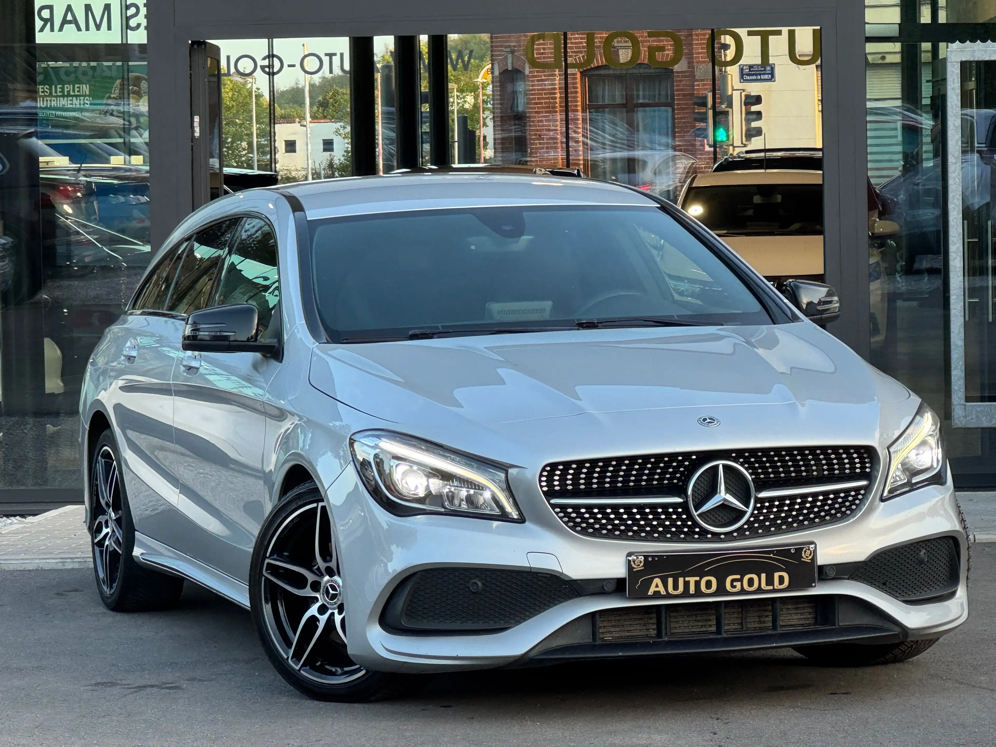 Mercedes-Benz CLA 180 D / PACK AMG / FULLOPTIONS / FACELIFT / 1PROP CARNET — photo 2