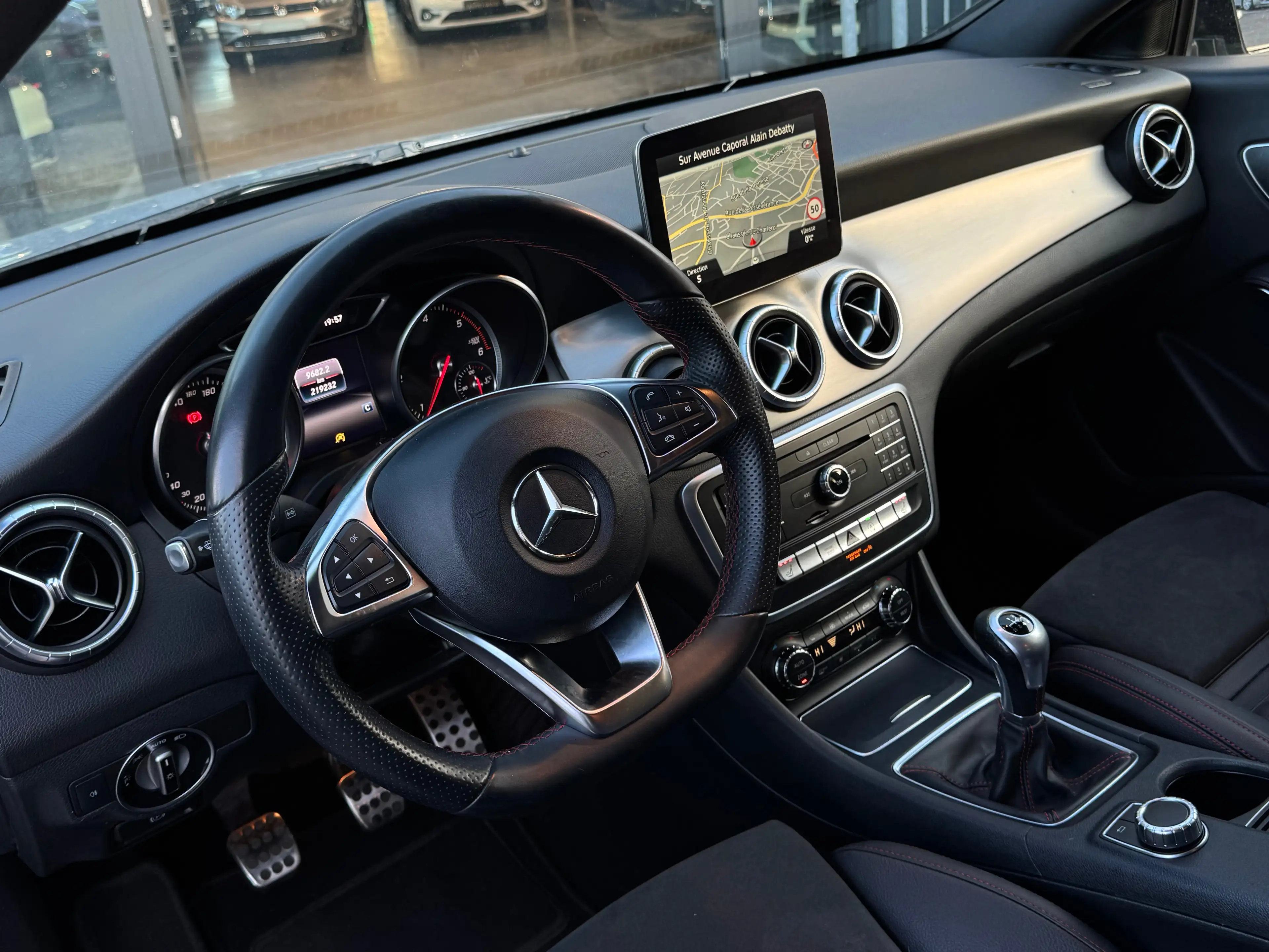 Mercedes-Benz CLA 180 D / PACK AMG / FULLOPTIONS / FACELIFT / 1PROP CARNET — photo 9