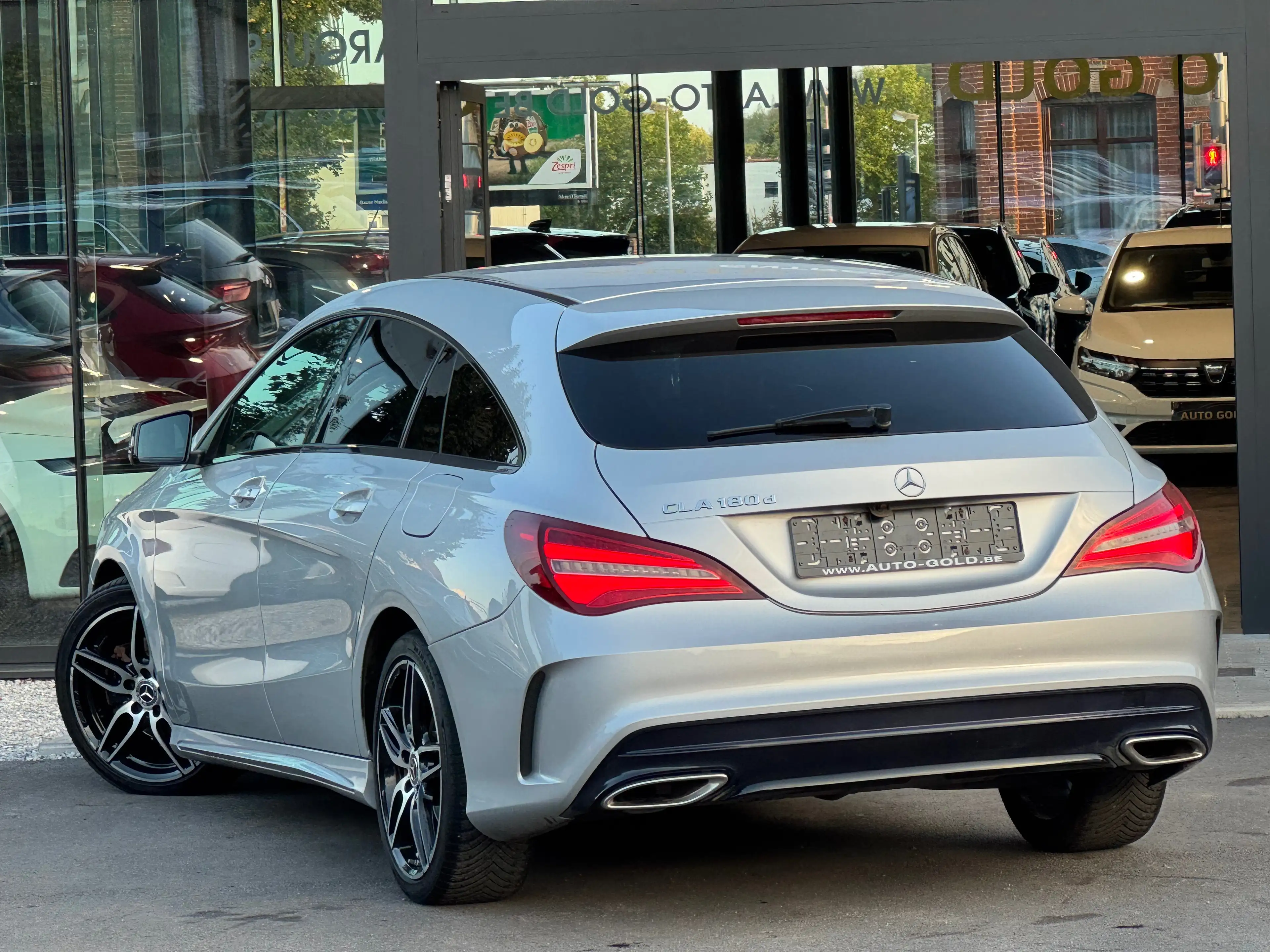 Mercedes-Benz CLA 180 D / PACK AMG / FULLOPTIONS / FACELIFT / 1PROP CARNET — photo 4