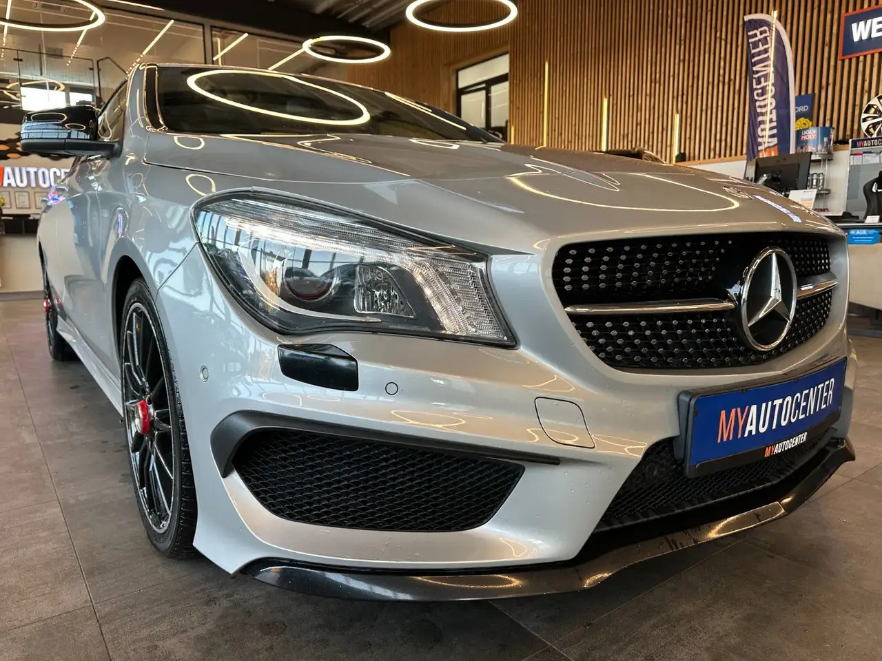 2013 Mercedes-Benz CLA 200 CLA *EDITION 1*AMG*ALCANTARA*SPORTSITZE*TÜV08/28, photograph 3