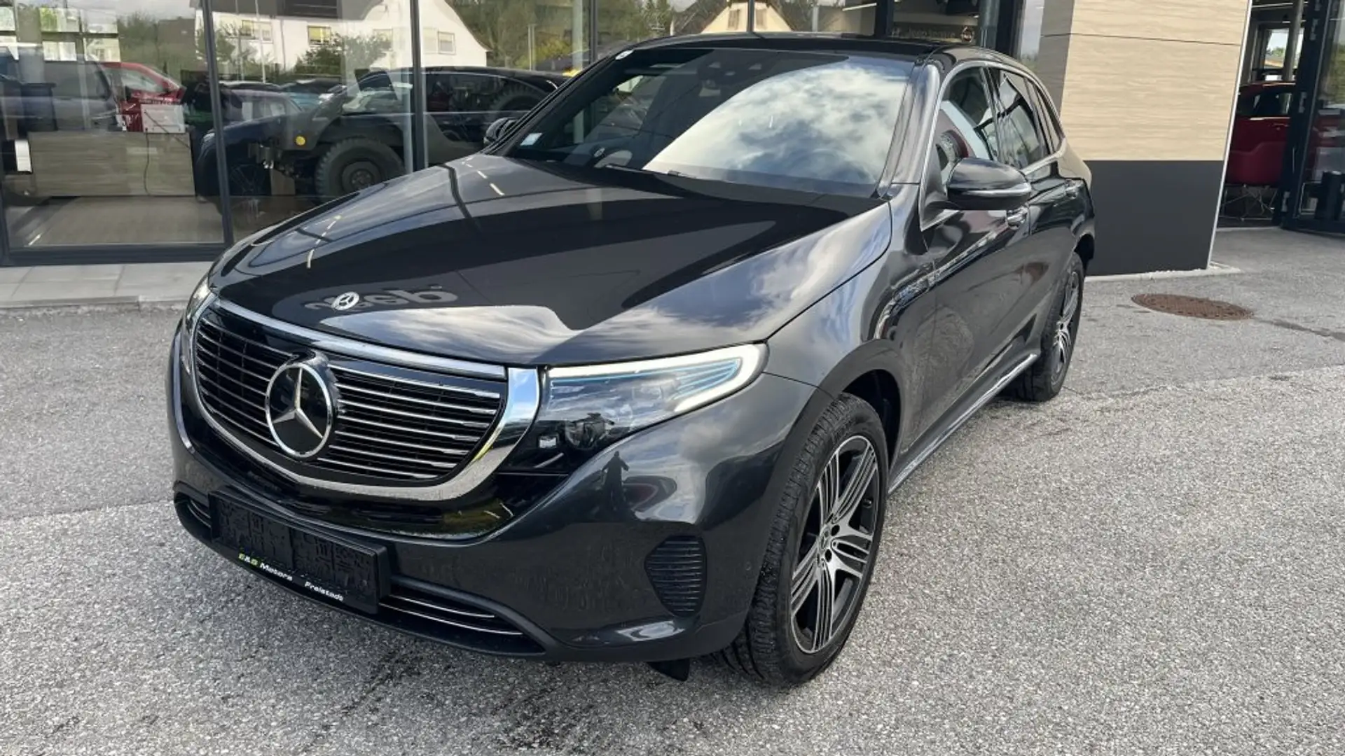 Mercedes-Benz EQC 400 4MATIC 80kWh Aut. Šedá - 1