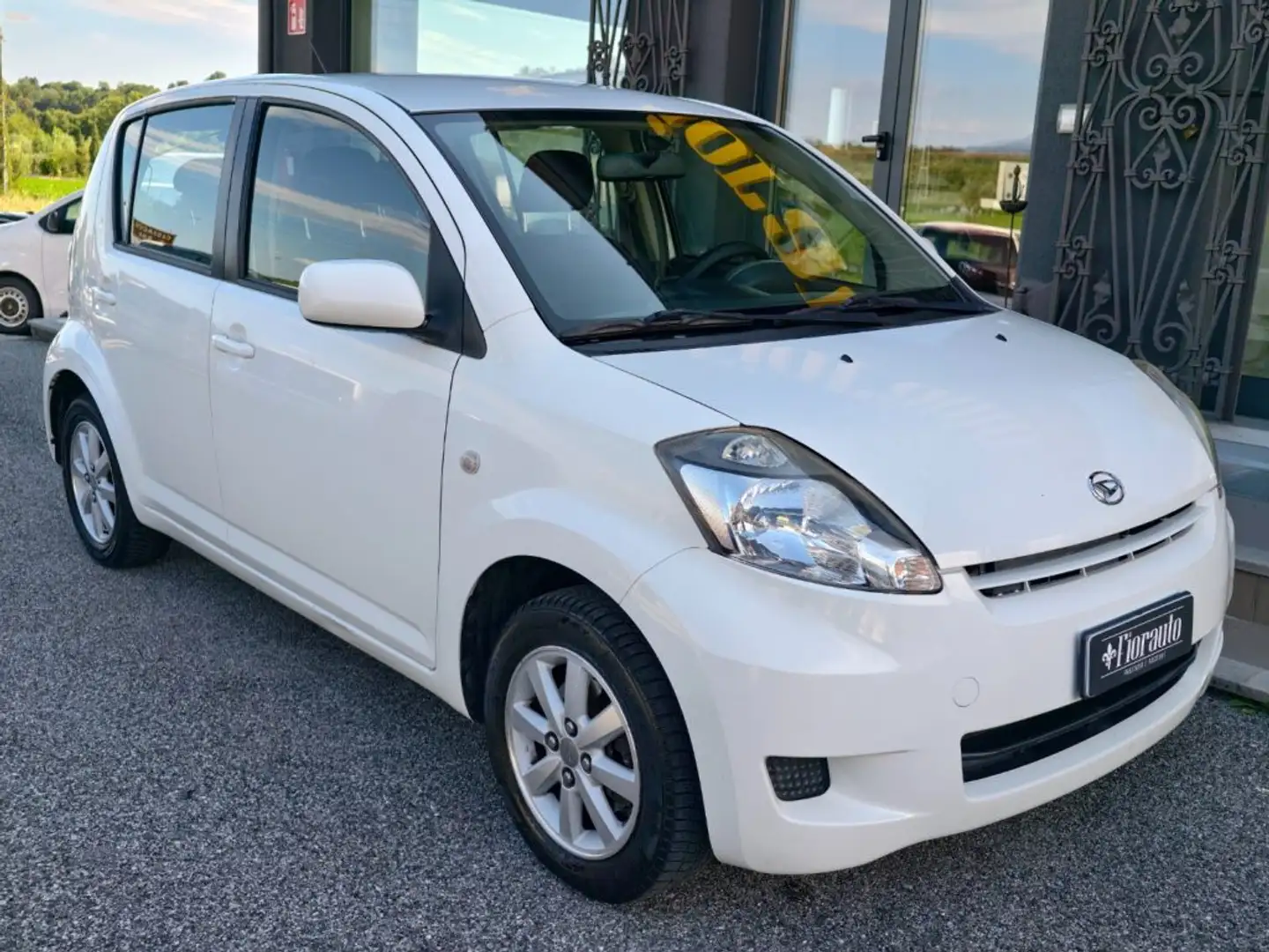 Daihatsu Sirion 1.3 Taka 4WD GPL 4X4 Weiß - 2