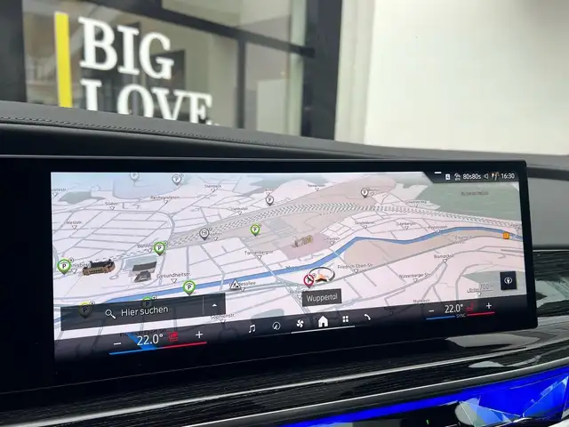 BMW 7 Series view 17