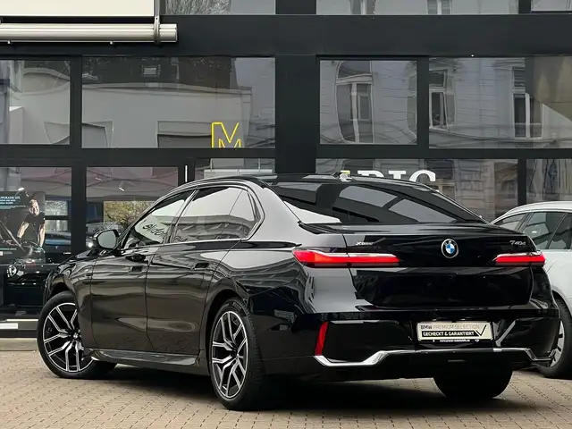 BMW 7 Series view 2