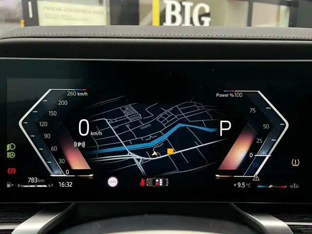 BMW 7 Series view 22