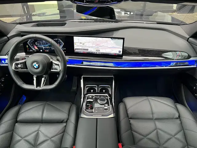 BMW 7 Series view 7