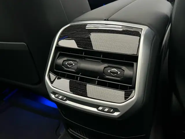 BMW 7 Series view 11