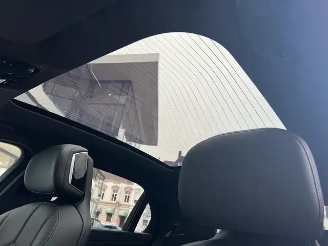 BMW 7 Series view 5