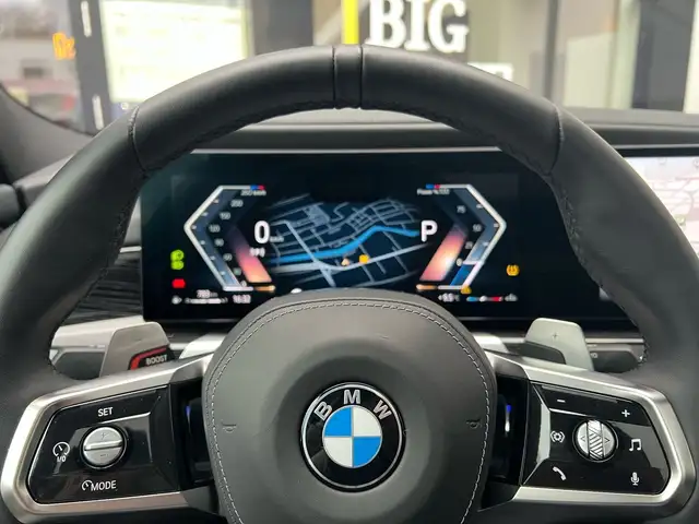 BMW 7 Series view 21
