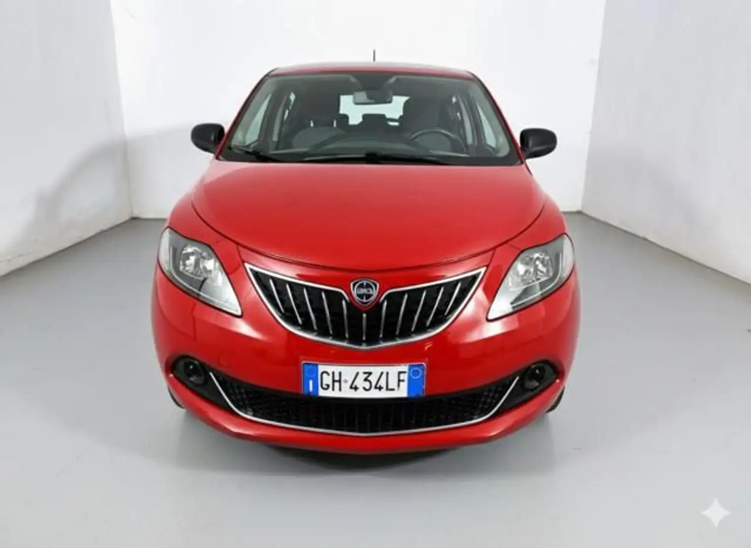 Lancia Ypsilon 1.0 FireFly 5 porte S&S Hybrid Ecochic Silver Rosso - 2