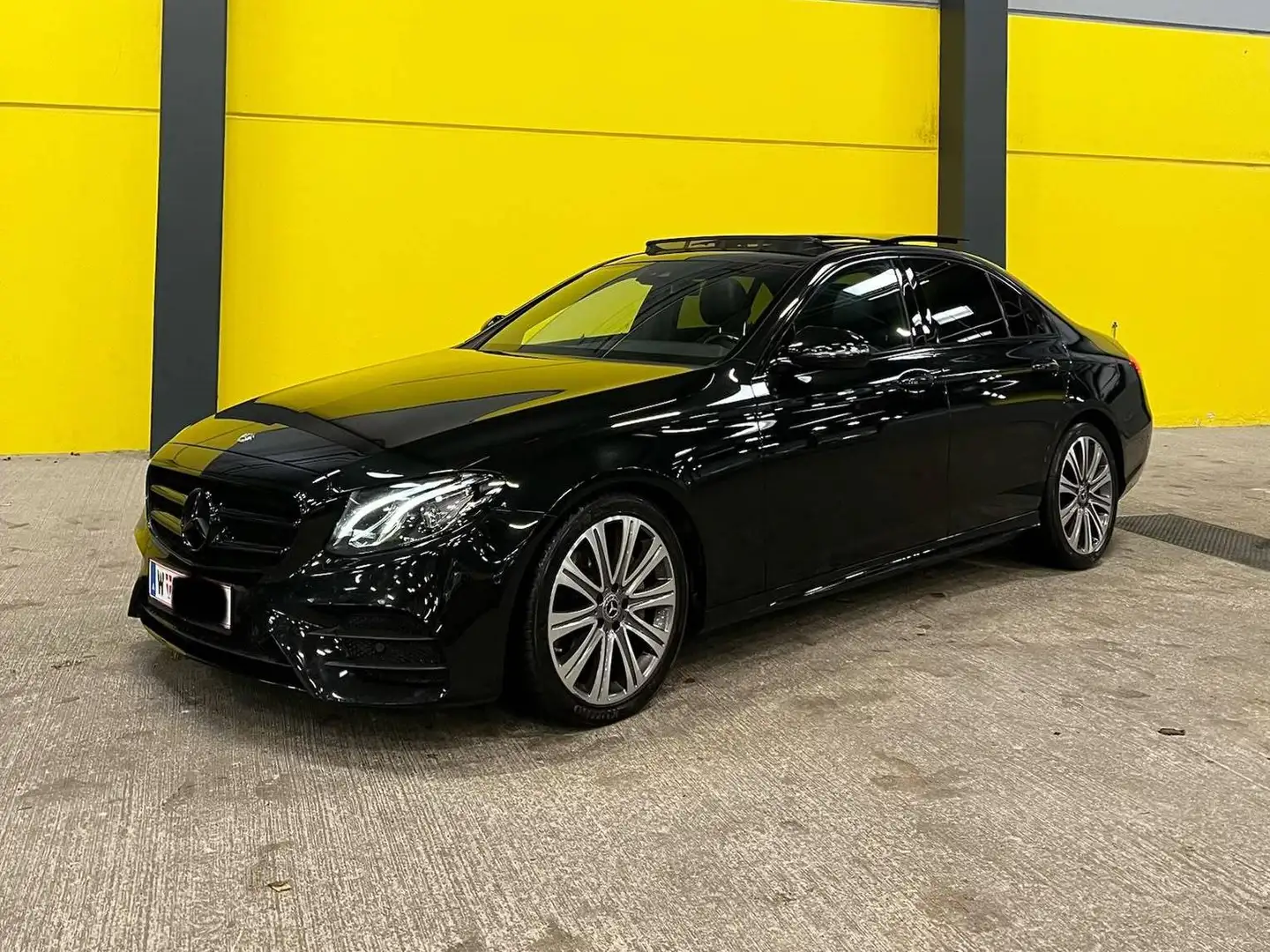 Mercedes-Benz E 220 E 220d AMG Line, Widescreen, Pano Schwarz - 1
