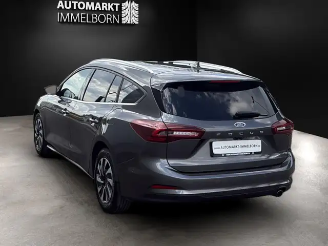 Ford Focus view 5