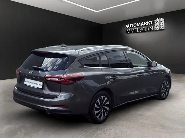 Ford Focus view 8