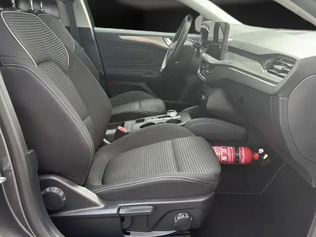 Ford Focus view 15