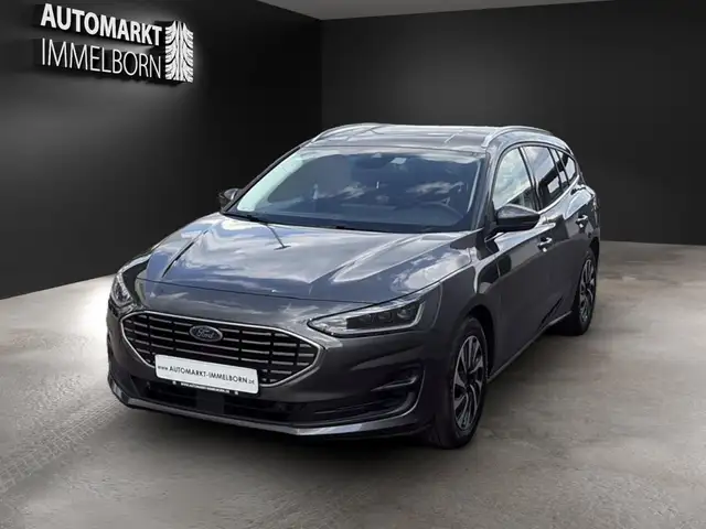 Ford Focus view 3