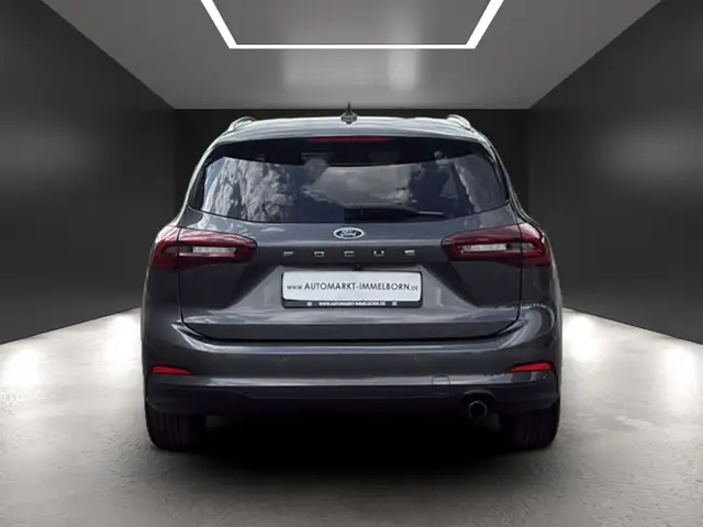 Ford Focus view 10