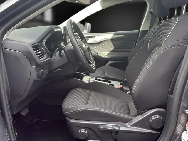 Ford Focus view 14