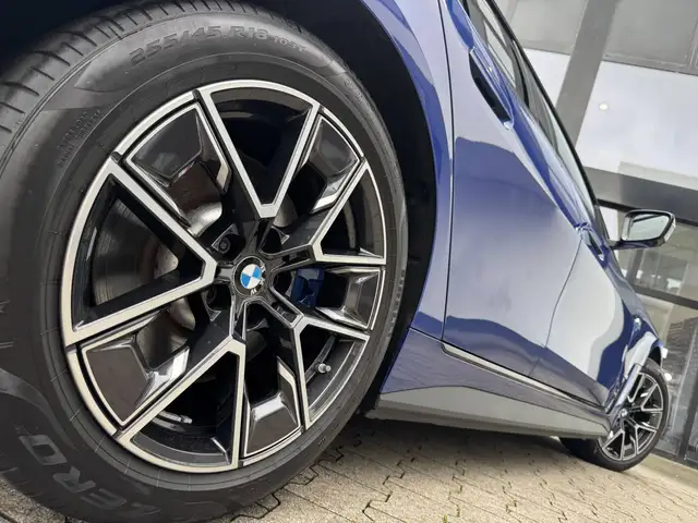 BMW I4 view 4