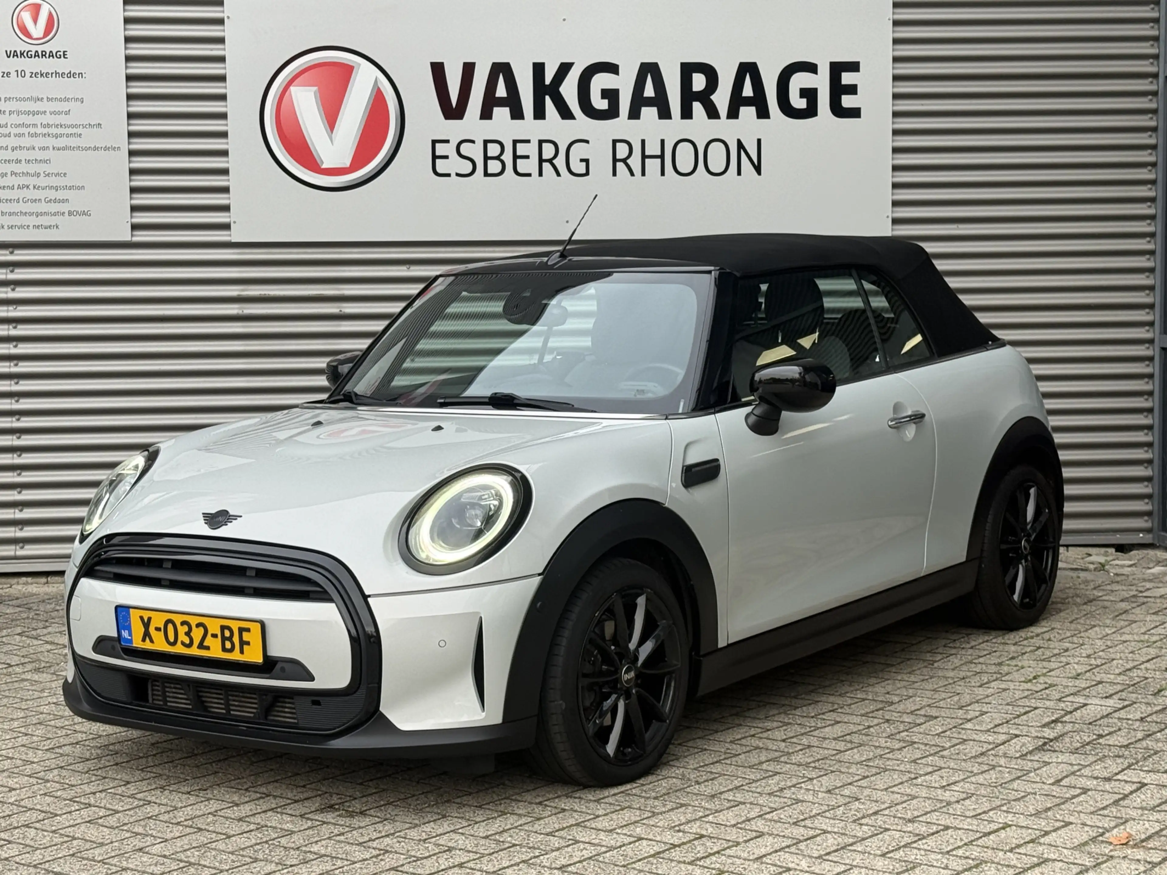 MINI Cooper Cabrio 1.5 Business Edition NAV/CAM,HUD,STUURVERWARMING