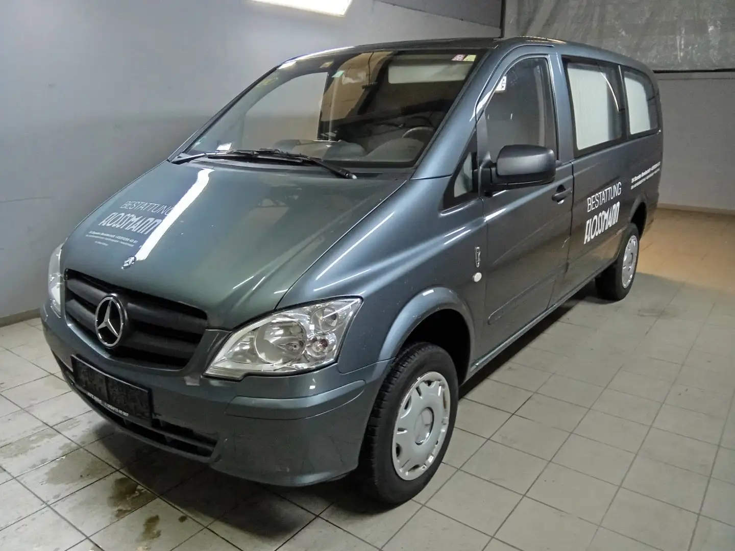 Mercedes-Benz Vito 113 Bestattungswagen Grau - 1